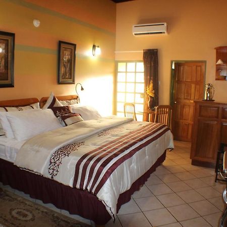 Bed and Breakfast Native Abode Bon Accord Village Экстерьер фото