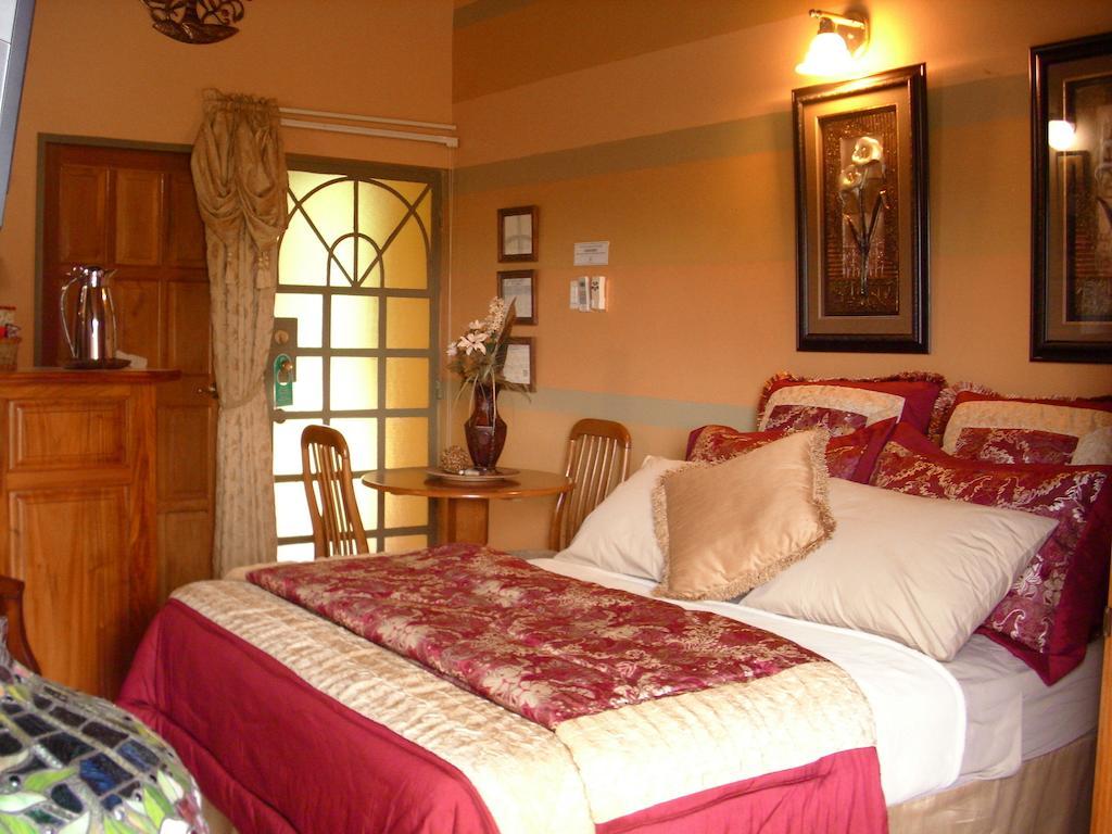 Bed and Breakfast Native Abode Bon Accord Village Номер фото