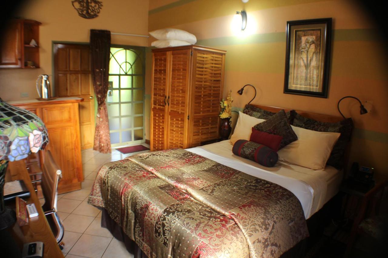 Bed and Breakfast Native Abode Bon Accord Village Экстерьер фото
