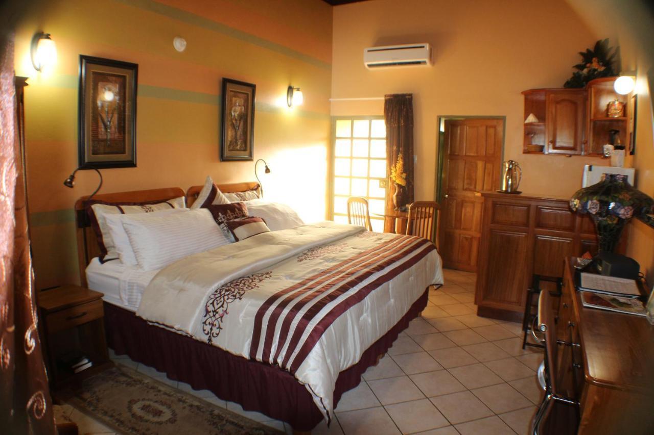 Bed and Breakfast Native Abode Bon Accord Village Экстерьер фото