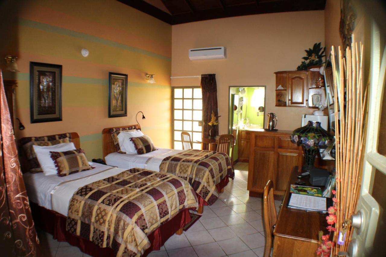 Bed and Breakfast Native Abode Bon Accord Village Экстерьер фото