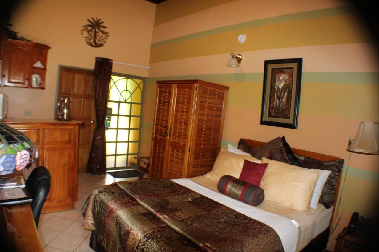 Bed and Breakfast Native Abode Bon Accord Village Экстерьер фото